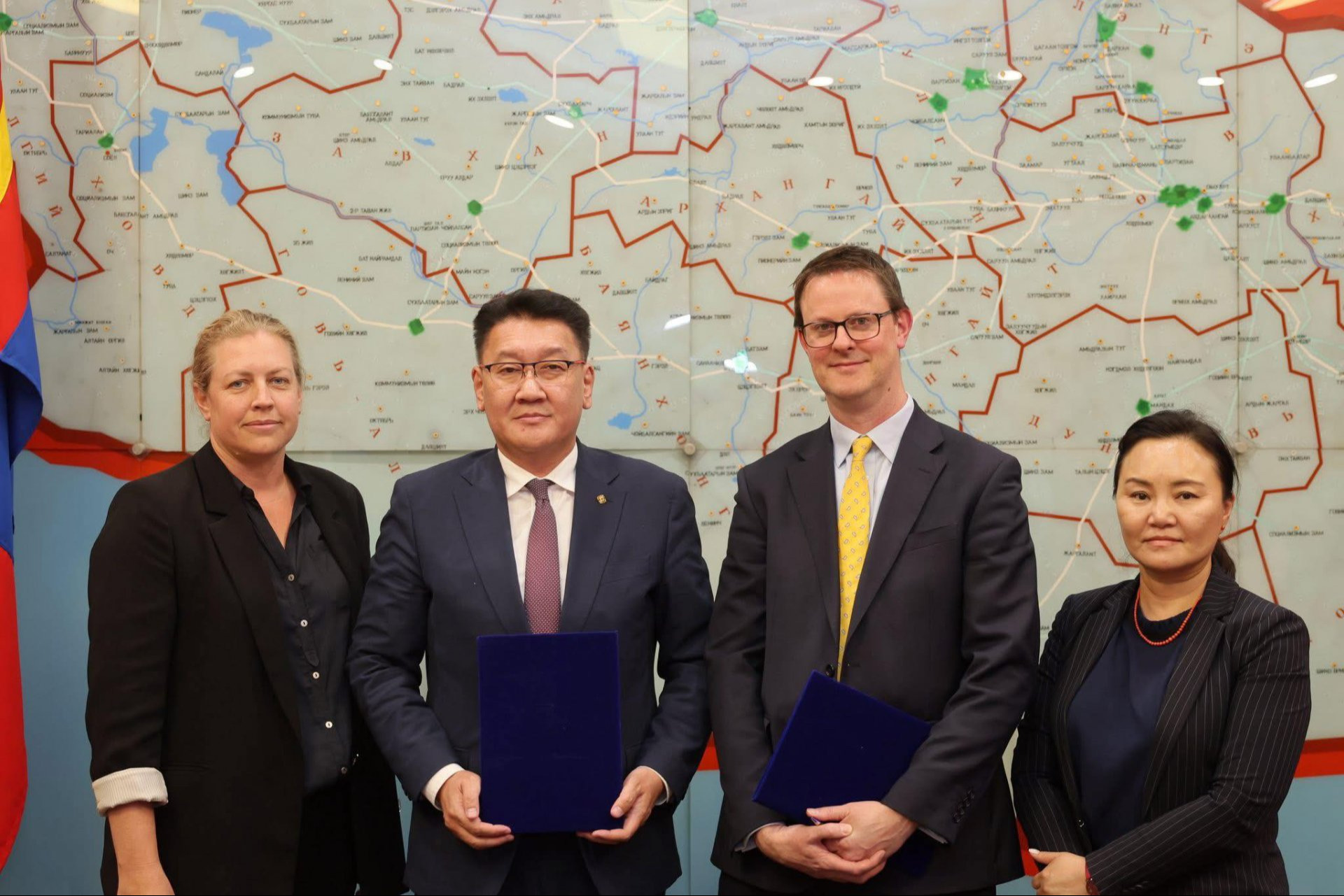 “ОЮУТОЛГОЙ” ТӨСЛИЙН ЗЭЭЛИЙН ХҮҮГ ХЭЛЭЛЦЭХ ЭЭЛЖИТ 7 ЖИЛИЙН ХУГАЦААГ ҮЛ ХАРГАЛЗАН ХЭЛЭЛЦЭЭГ ҮРГЭЛЖЛҮҮЛЭХЭЭР БОЛЛОО